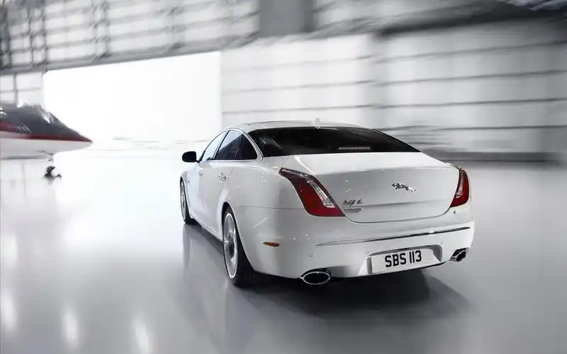 精选捷豹 xj ultimate炫酷高清电脑壁纸图片