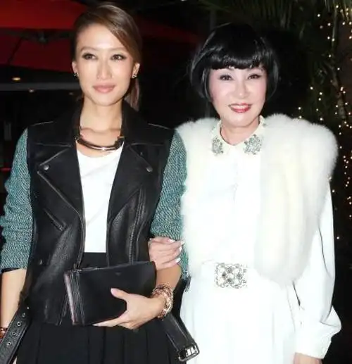 谜一样的狄波拉:为谢贤抛弃美国富豪,离婚后找到真爱!