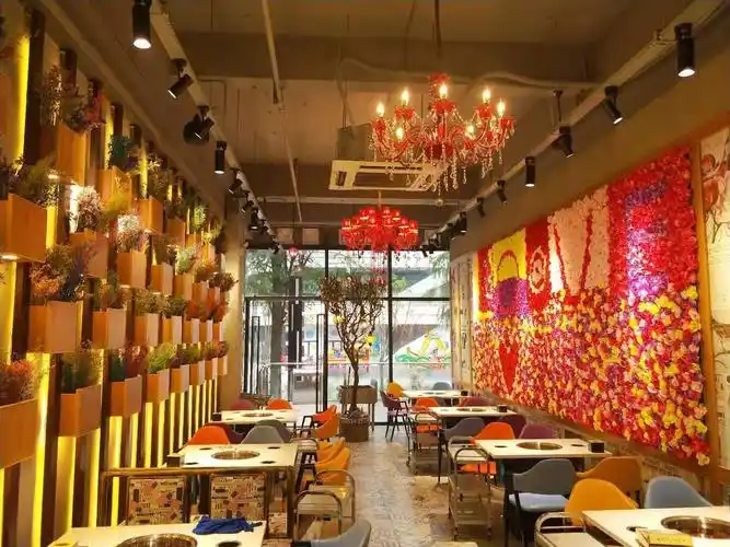 重庆签友牛肉串串香品牌店装修堪称串串香界中的一股清流_风格