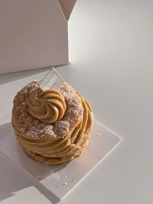 号称全法第一名法棍00 但我买了个paris breast 是健达缤纷乐的