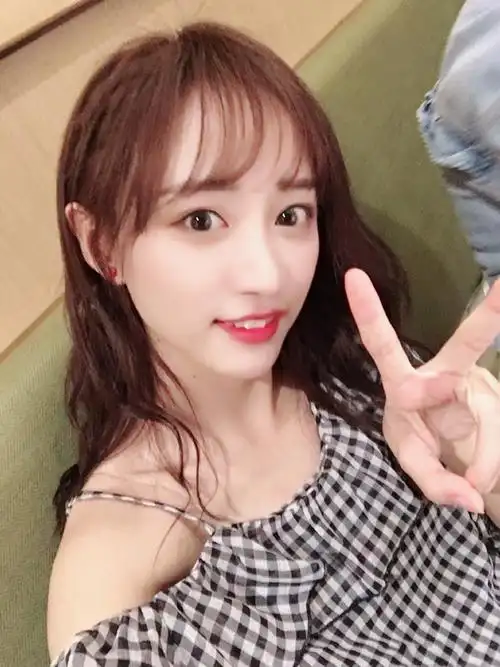 简介:snh48黄婷婷格子裙清新甜美图片,分享一组黄婷婷图片给大家,图中