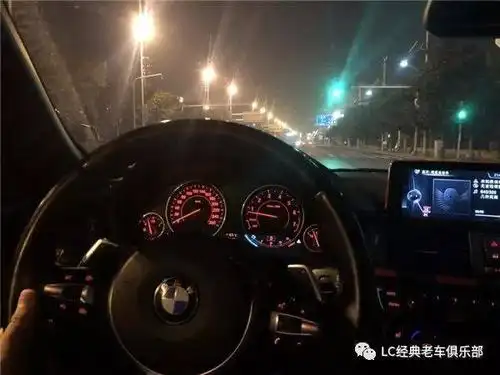 30多万的宝马428敞篷,4年价格腰斩,性能平平,买回去很划算?_东方汽车