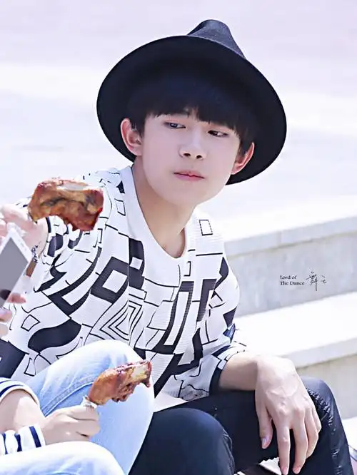 易烊千玺 #tfboys 三亚61oppo手机广告拍摄花絮 高清 帅气