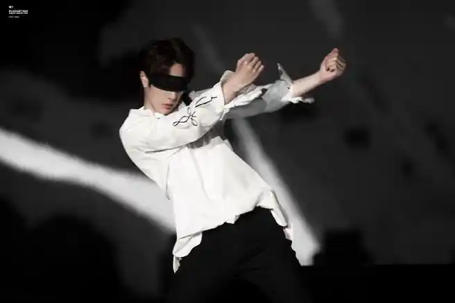 考古爱豆舞台名场面##王一博蒙眼舞