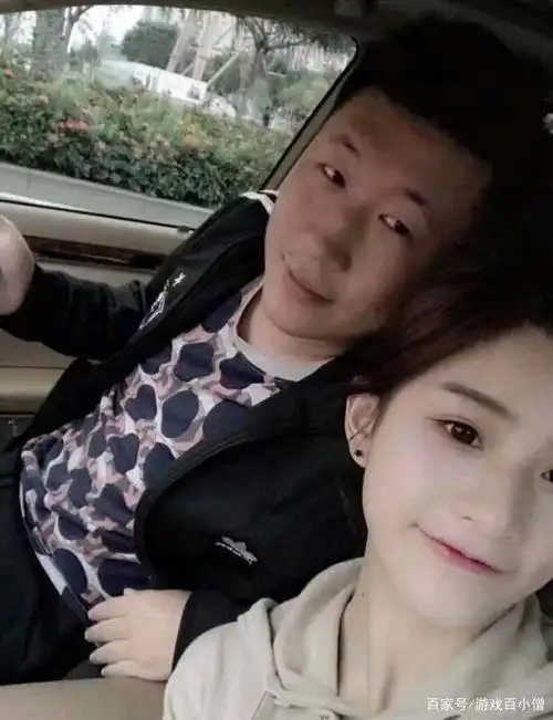 虎牙女主播与男子私照曝出被锤夫妻店 4000万神豪被坑惨引热议