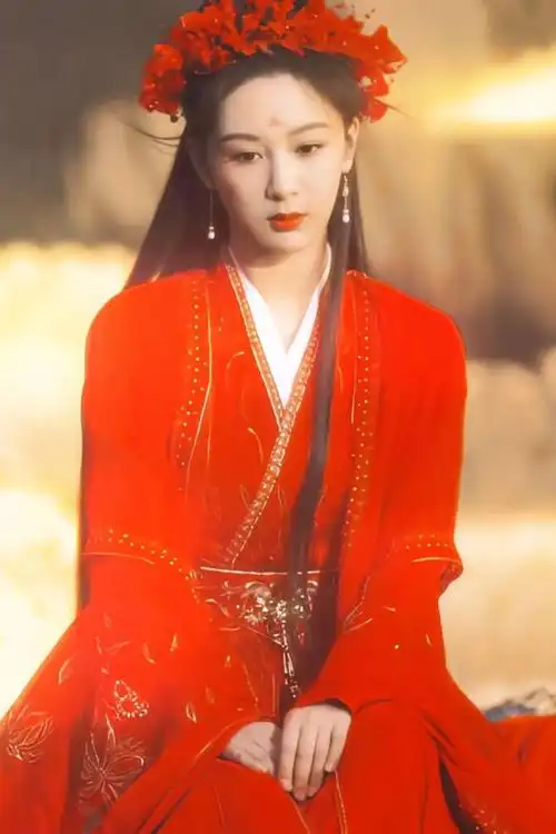 杨紫晒古装美照,一抹红唇百媚生,抑郁的表情,霸气美艳