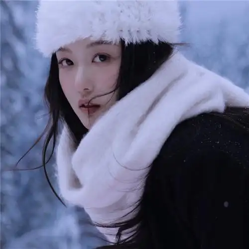 冬天下雪中伤感的女人头像图片_女生头像_头像屋