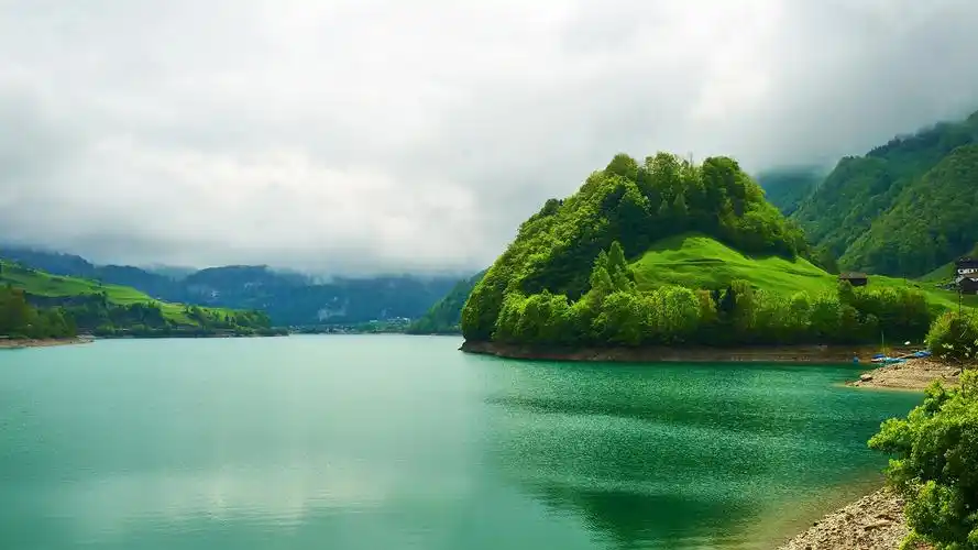 护眼自然岛屿天空绿色护眼河流树木风景壁纸壁纸