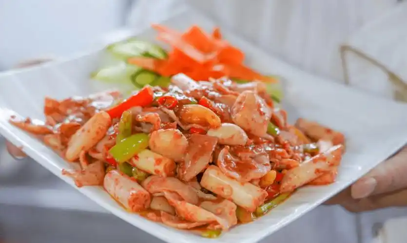 酸糟炒大肠!桂平名菜,但在石龙却少见,你吃过吗?_金田镇_糟辣椒_街坊