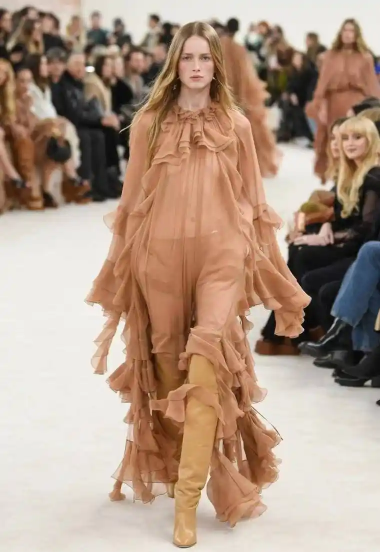 为什么模特走秀不穿内衣?原来真相是这样的,涨见识了!_服装_衣服_女性