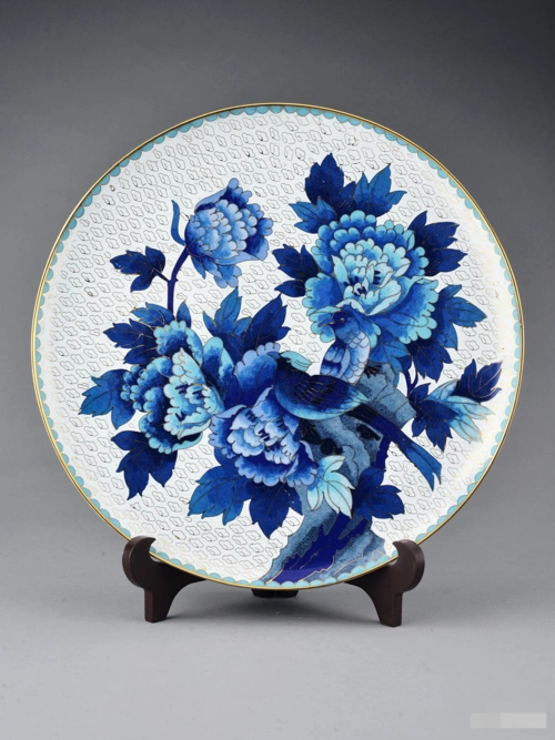 陶瓷是中国传统文化之一欣赏陶瓷佳作纹饰描绘精细匠心巧妙