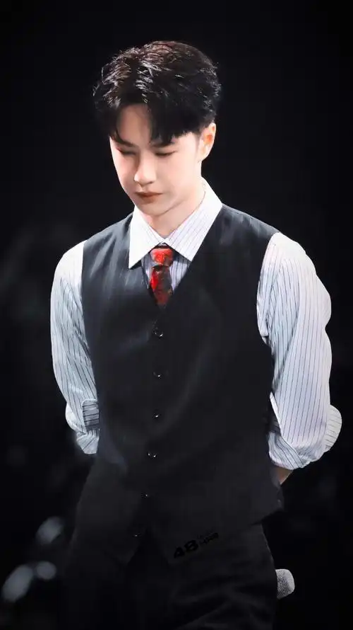 211030这就是街舞4总决赛uniq王一博73极致反差萌萌哒73crlogo