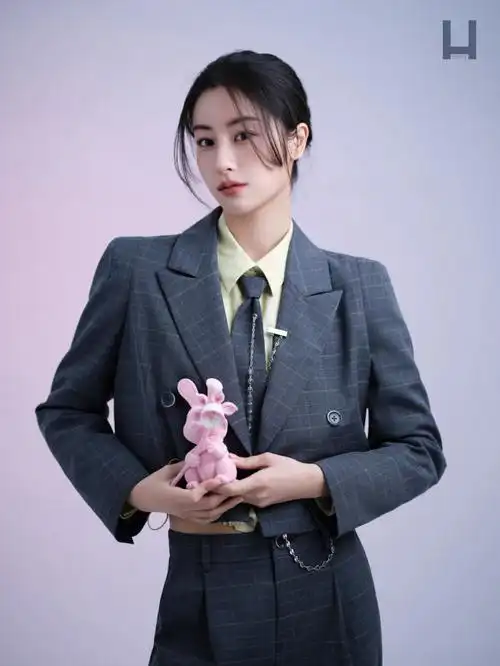 明星毛晓慧都宠爱的植绒小花兔