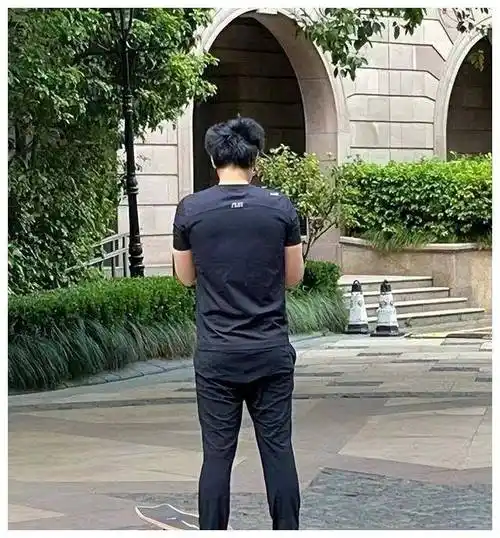 彭于晏神秘女子日本游神似老10岁照曝光热搜走红