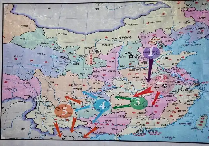 寨子墙上这张苗族大迁徙示意图很是显眼.