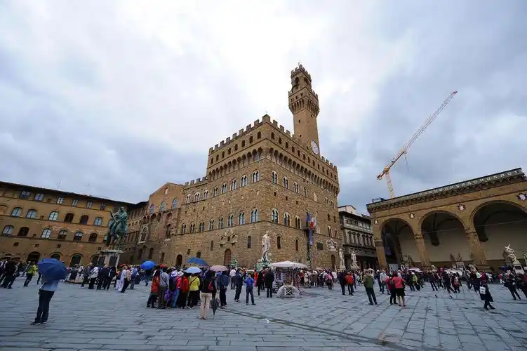 标题:米开朗基罗广场