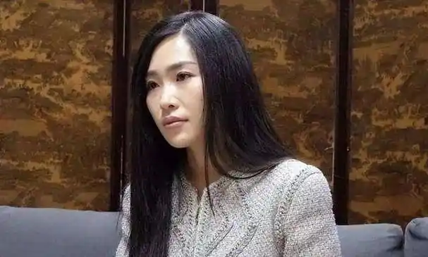张艺谋女儿张末,两次嫁给外国人,原因令人唏嘘,如今她怎样了?
