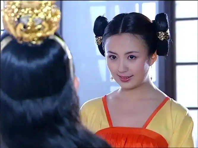 "这个粉色身影就是《至尊红颜》里的徐盈盈.