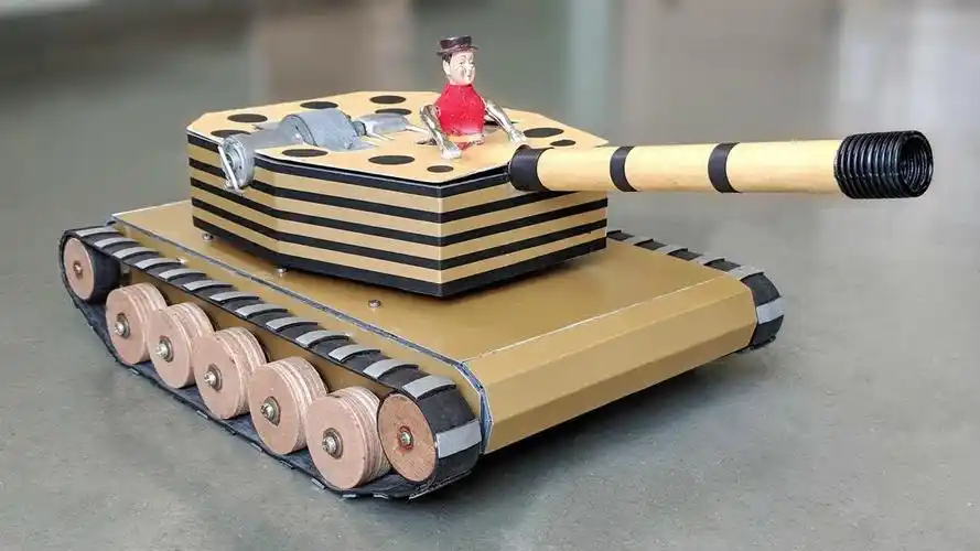 用纸板diy玩具坦克,玩起来太过瘾了,看看他是怎么做的