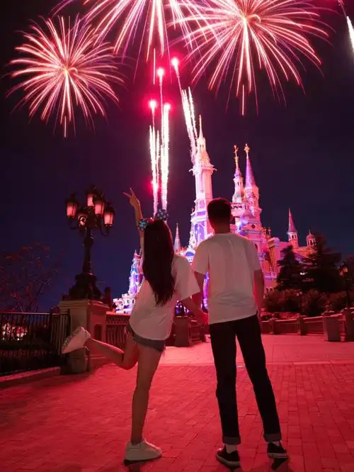 迪士尼跟拍烟花夜景情侣客片分享