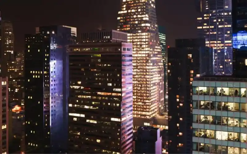 "曼哈顿:不夜城的浪漫与传奇"