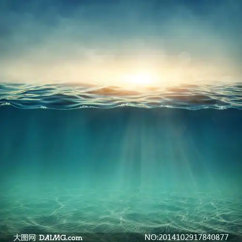 水下与阳光照耀下的水面等高清图片_大图网图片素材