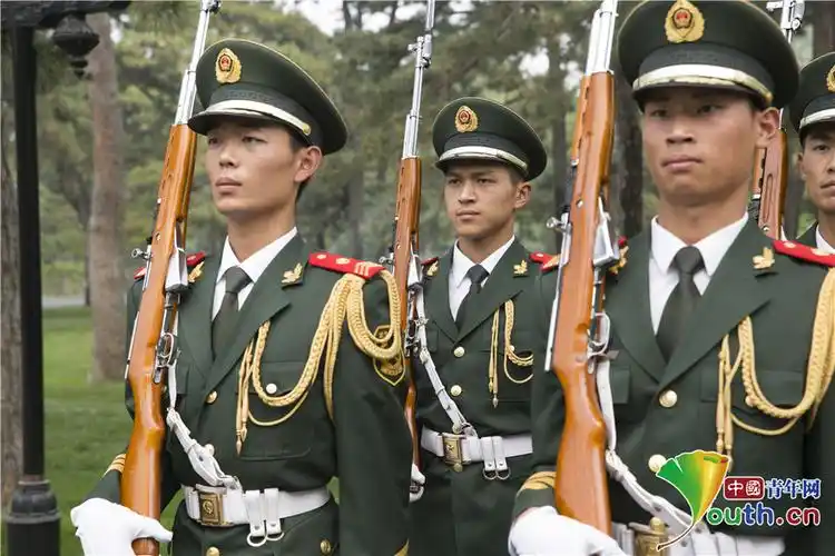 极热:40°c高温托起的礼宾枪_图片频道__中国青年网