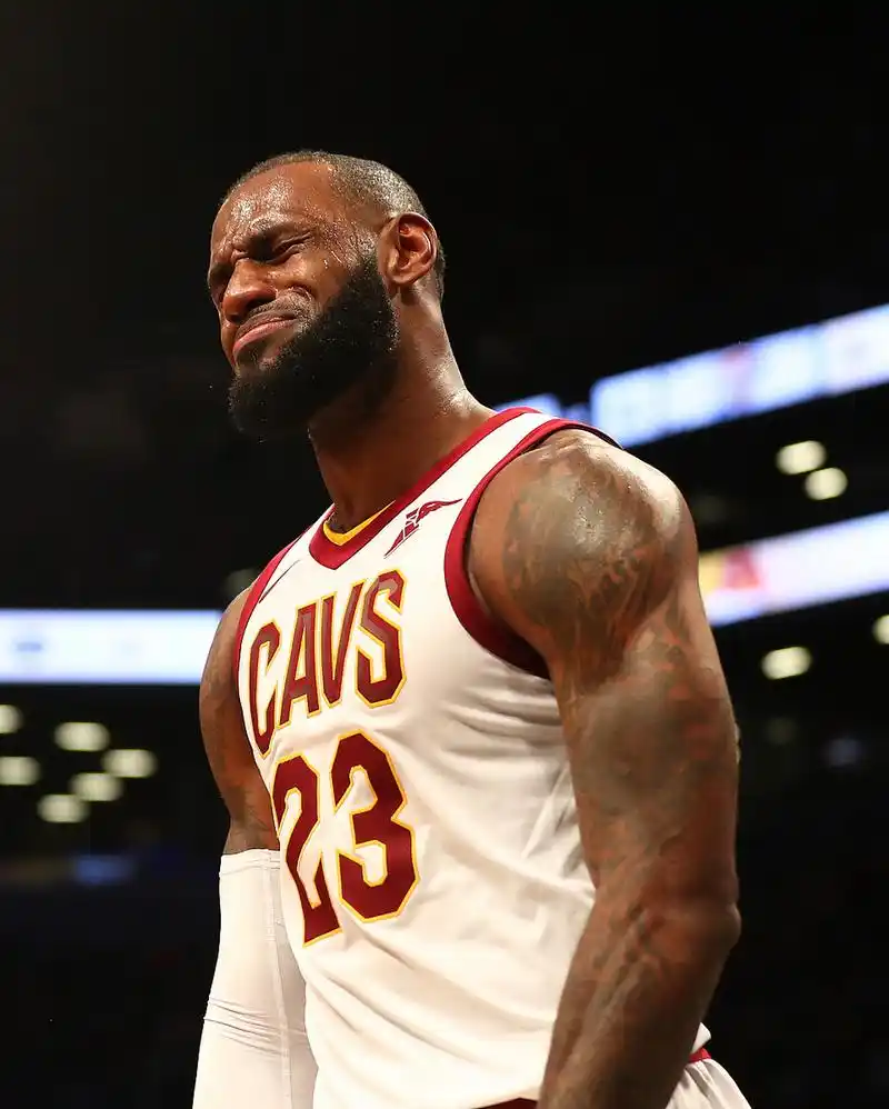 里基·戴维斯:詹姆斯是来辅佐我的  说起里基·戴维斯,现在的很多球迷