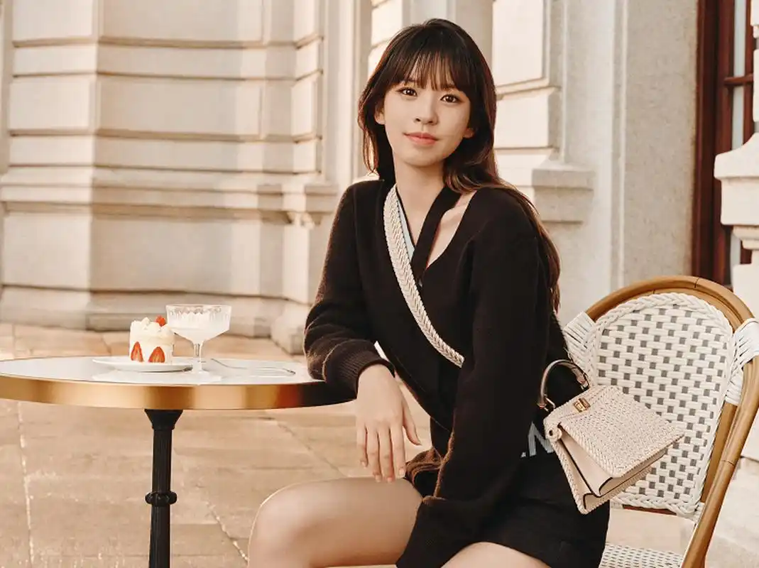 程潇和妹妹程晨,程晨目前是乐华娱乐的练习生,不知道后续的发展会如何