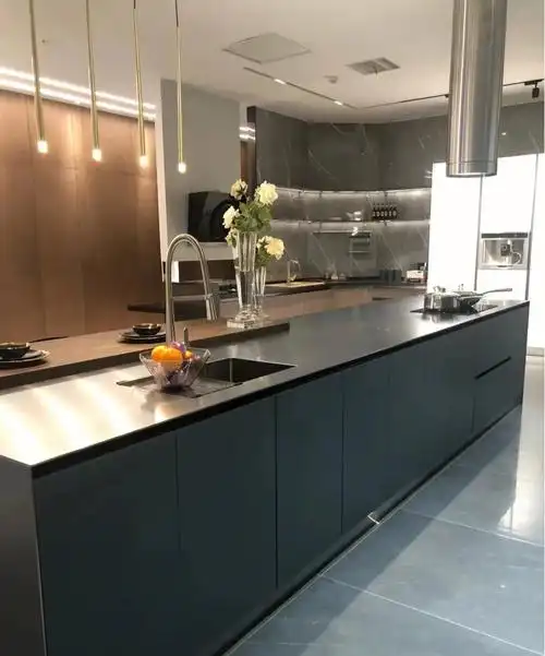 里面装满的是您的生活承载着您和家人的健康#不锈钢橱柜 #厨房装修