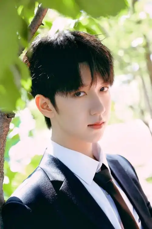 每一张都是百万收藏图@时代少年团-贺峻霖