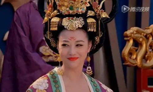 盘点武媚娘传奇中杨妃的造型凤钗流苏皆精美双环髻一看就很沉