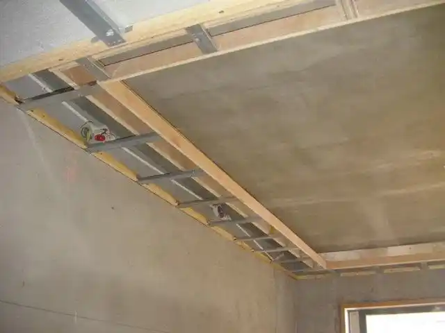 原创吊顶用木龙骨还是轻钢龙骨?小心工人的利己"陷阱"
