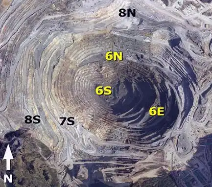 印度尼西亚的格拉斯堡矿床是目前世界最大的黄金储备矿区,该