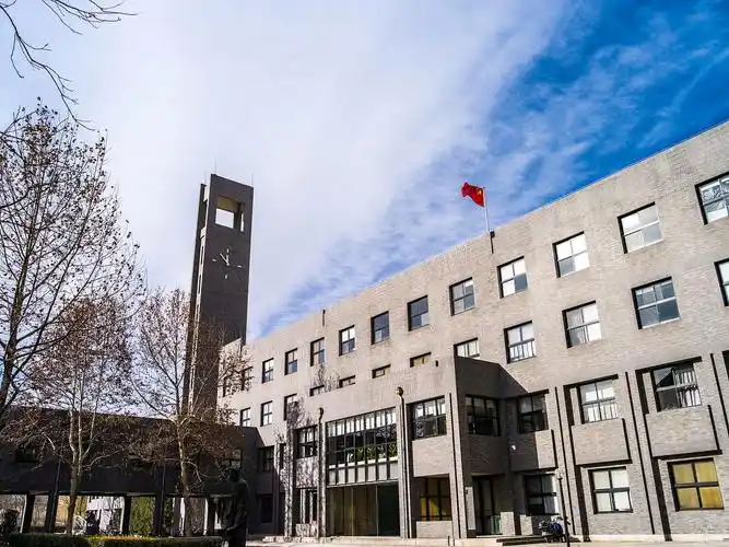 p>中央美术学院附属中等美术学校(以下简称附中)是我国 a href="#"