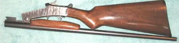 h&r折叠霰弹枪通常配有表面硬化框架,外部击锤,顶断杆,26英寸枪管和