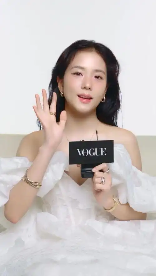 kimjisoo超话#金智秀奢永一#  连续五年vogue封面的kpop奢永一  金智