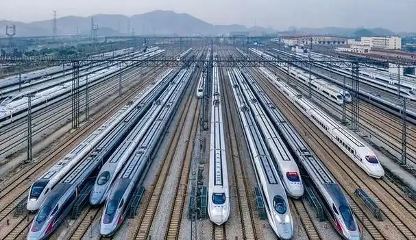 第一段:中国高铁的发展与成就