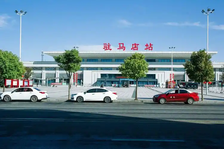 疫情下的河南驻马店火车站,火车,高铁