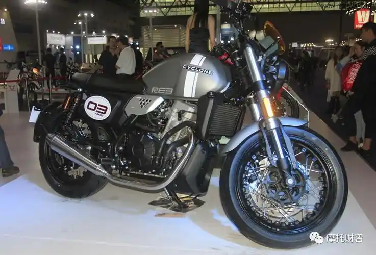 复古新势力,赛科龙400量级re3惊艳亮相 - 摩托车二手网