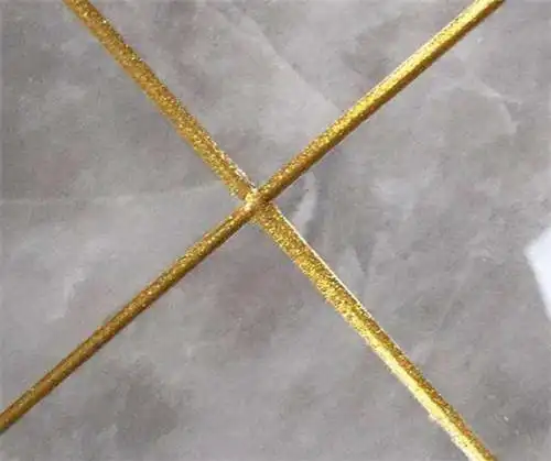 1,美缝剂施工的要求是比较高的,需尽量避免瓷砖缝隙内有较多的灰尘或