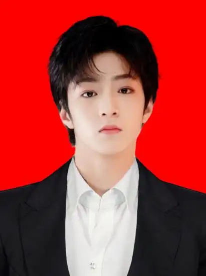 刘耀文超话92#刘耀文 狙心少年#自制证件照×3换上西装变成大人的