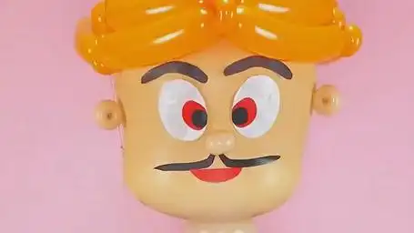 用气球做做一个光头强你说像不像?