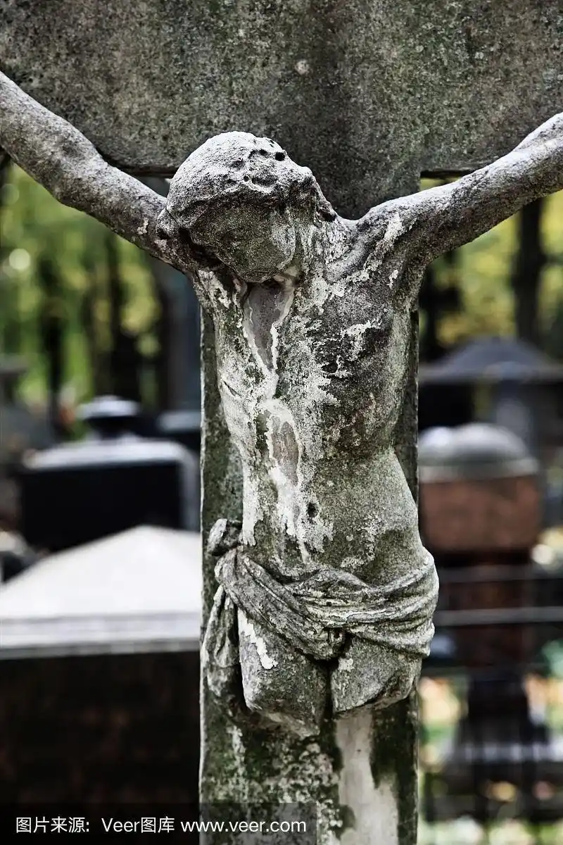 破旧的耶稣基督雕像