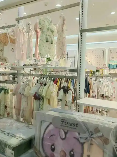 实探两大童装线下批发市场,换季20元一件衣服!_腾讯新闻