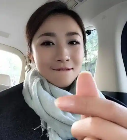 王骏迪35岁,这个年龄的女人不算年轻了,但是和孙红