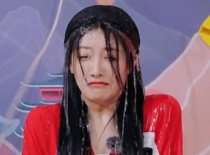 谢可寅孔雪儿反应真实,我却被许佳琪圈粉_表情_显得_喻言