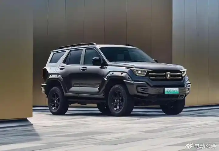 长城坦克400hi4t上市售2798万元起定位中大型硬派越野车