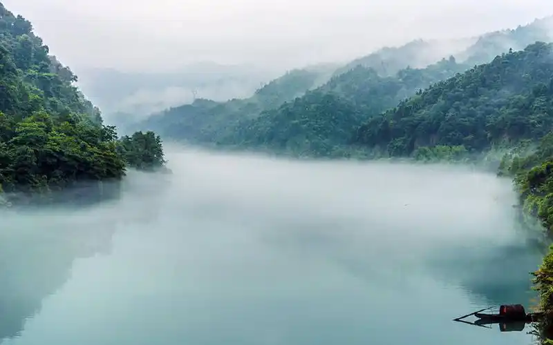 朦胧江上风光唯美高清桌面壁纸