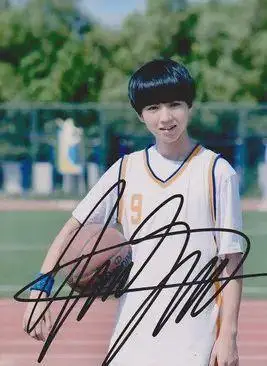 王俊凯签名照走一波喜欢的小伙伴快快来收藏哦